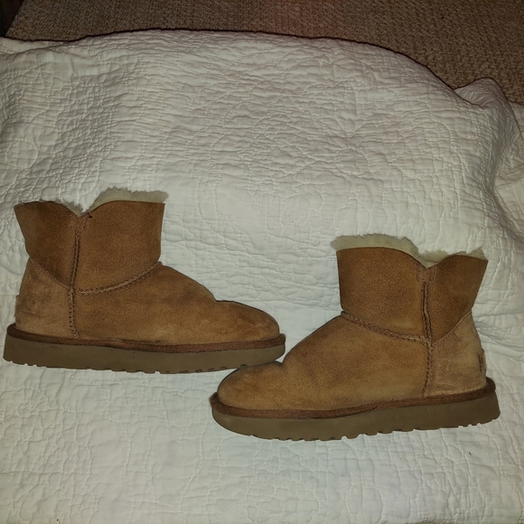 UGG Bailey Button Booties US Women's Size 7 in Chestnut - Picture 3 of 10